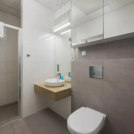 Jerozolimskie 223 By Bookinghost