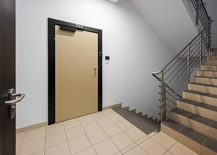 Jerozolimskie 223 By Bookinghost * Varšava