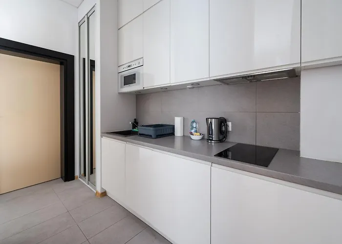 Jerozolimskie 223 By Bookinghost * Varšava