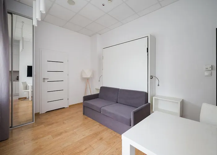 Jerozolimskie 223 By Bookinghost * Varšava